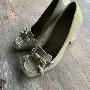 B Makowsky 💙 heels